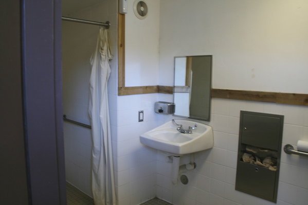 CircleVRanch Restroom 11-2015  003