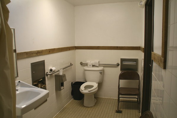 CircleVRanch Restroom 11-2015  004
