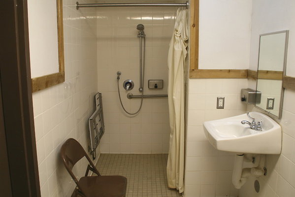 CircleVRanch Restroom 11-2015  005