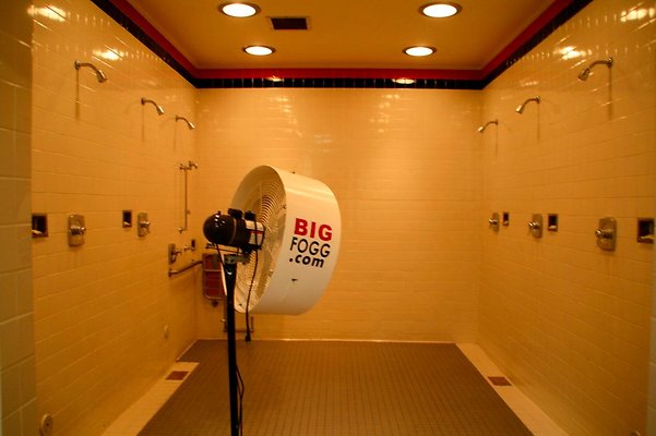 LA Sports Arena - Showers &amp; LA Sports Arena - Bathrooms