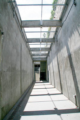 3a Entry fr Tunnel 2 Ext side hall-steps